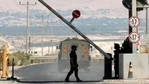 Two Persons Gunned Down in Attack Close to West Bank-Jordan Checkpoint, Israeli Military Reports