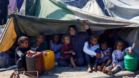 Dire Conditions in Gaza City as Military Forces Push Forward